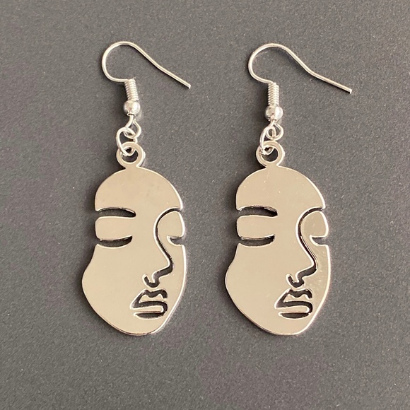 NEW Human Face Earrings in Silver color - Picture 1 of 6